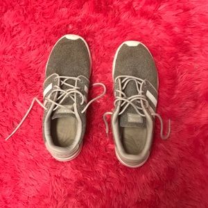 Women’s Adidas tennis shoes